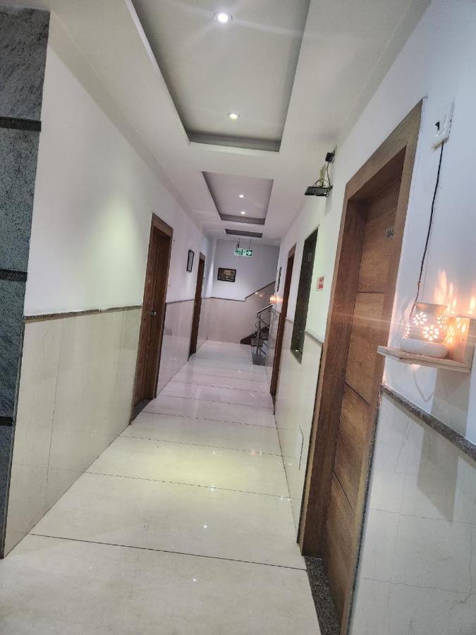 Airport Hotel Ivy With Free Airport Transfr New Delhi Exteriör bild