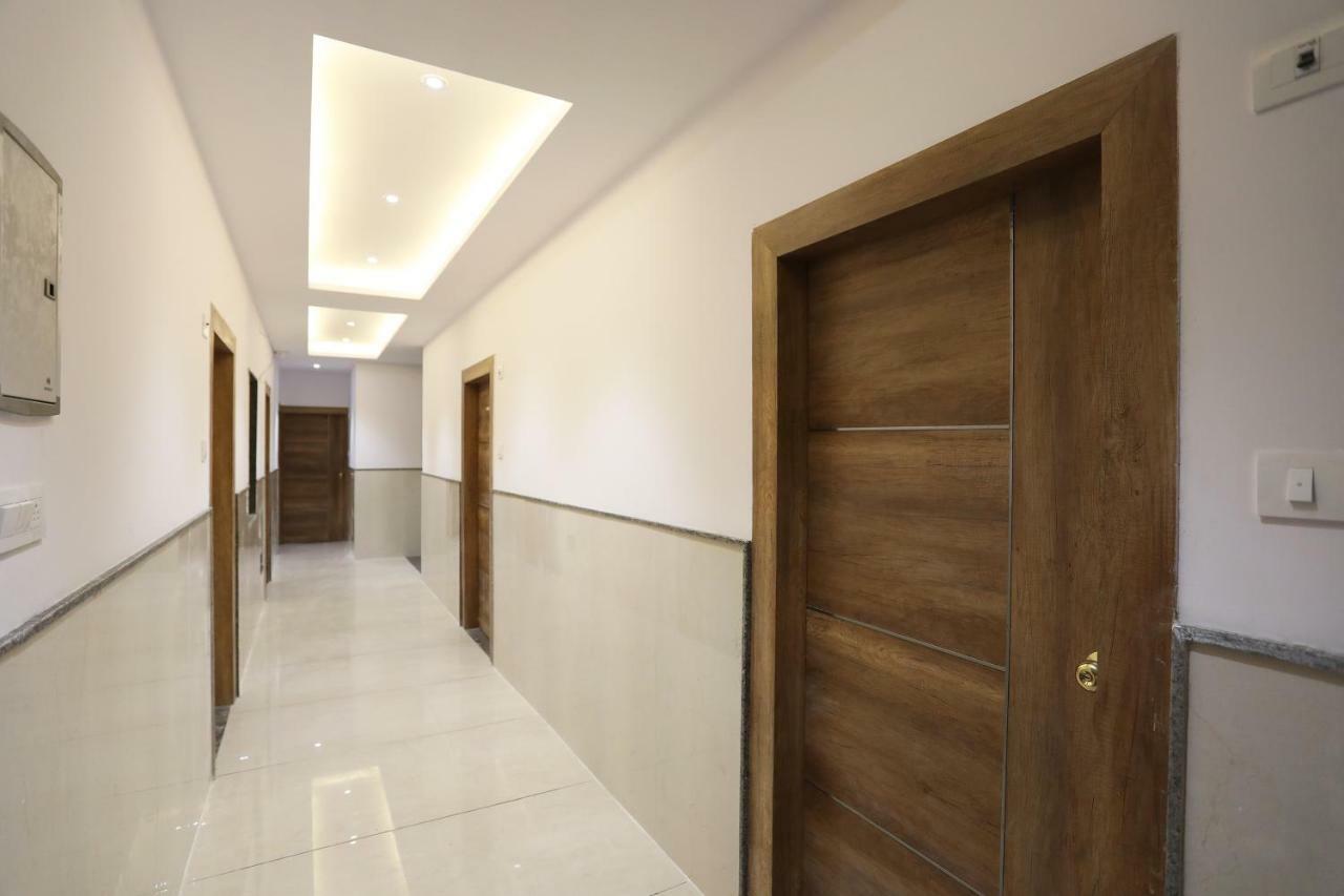 Airport Hotel Ivy With Free Airport Transfr New Delhi Exteriör bild